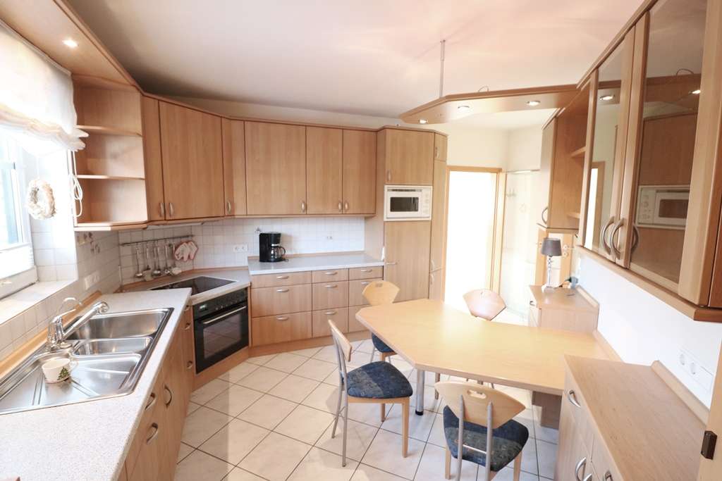 Immobilie in Cloppenburg - Schickes, topgepflegtes Zweifamilienhaus mit Garagen- und Geräteanbau sowie schönem Garten - Bild 12