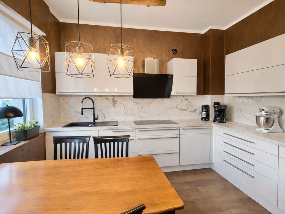 Einbauküche + Essecke