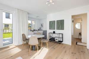 NEUBAU: Elegante, barrierefreie Erdgeschosswohnung mit großzügigem Garten – Groschenweg 23, 81825 Gartenstadt Trudering, München – Vorschaubild 2