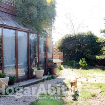 WUNDERSCHÖNE, RENOVIERTE VILLA MIT TERRASSE, GARAGE UND GARTEN