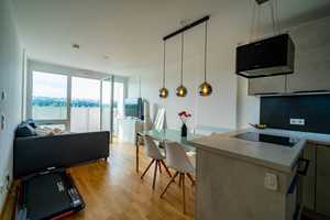Lichtdurchflutete 2-Zimmer-Wohnung mit Einbauküche und Balkon – Regensburg – Vorschaubild 3