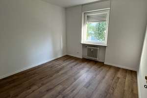 Zweitbezug nach Renovierung – 5-Zimmer-Wohnung mit 104 m² im schönen Biebrich – Die vollständige Adresse der Immobilie erhältst du vom Anbieter., 65203 Biebrich, Wiesbaden – Vorschaubild 11