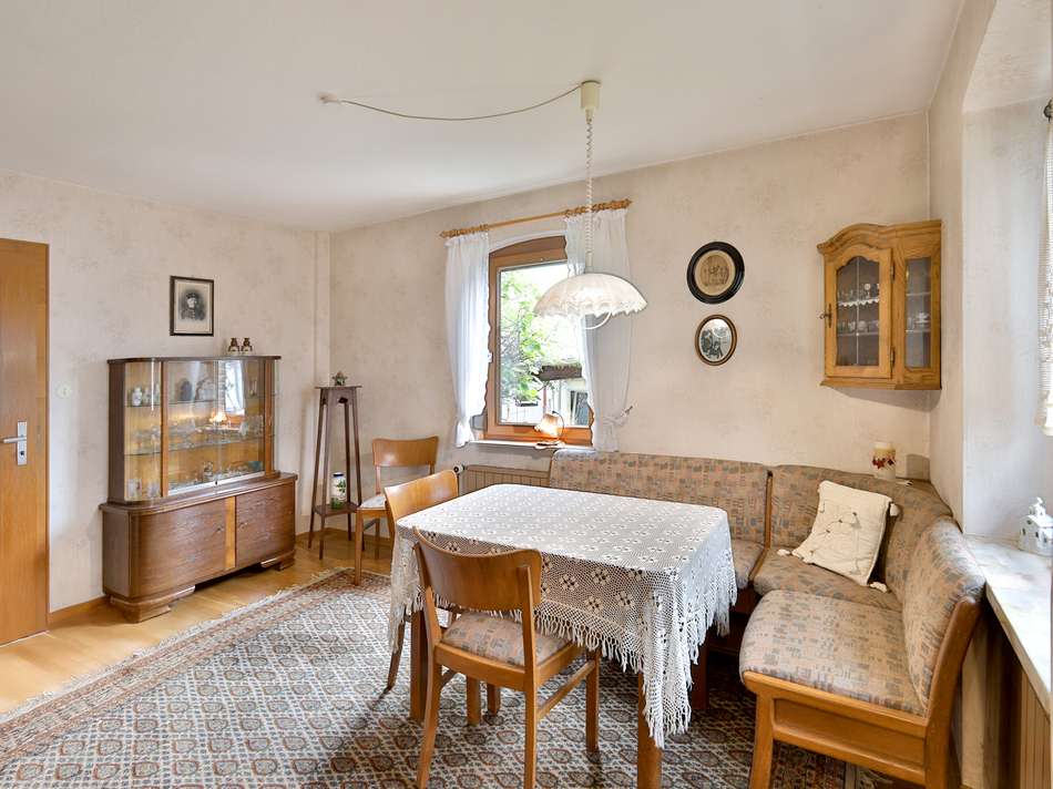 Separates Esszimmer mit vie...