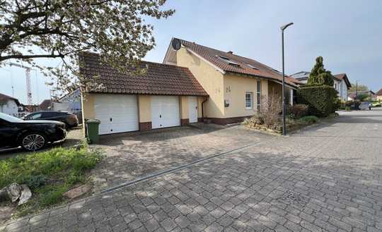 Hochwertiges Einfamilienhaus mit Garten, Doppelgarage und PV-Anlage - Provisionsfrei