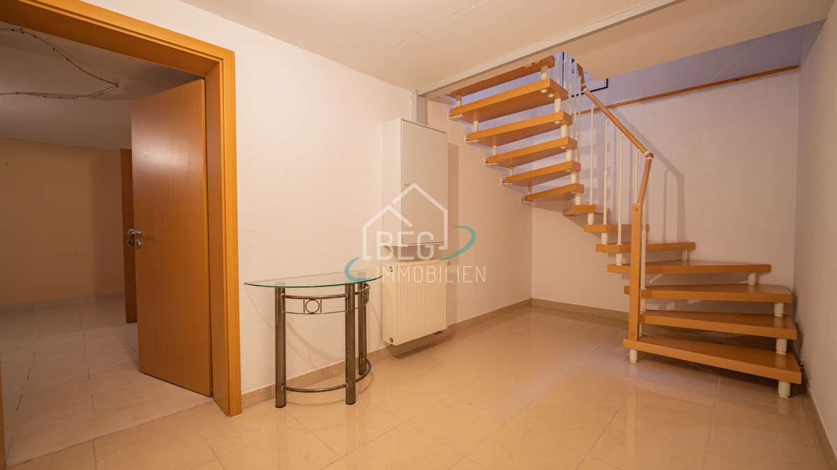 Immobilie in Stimpfach - Familienfreundliches Einfamilienhaus  mit Garten, Terrasse und Doppelgarage - Bild 12