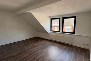 Wohnen mit Charakter: 2,5-Zimmer-Dachgeschosswohnung in Mönchengladbach