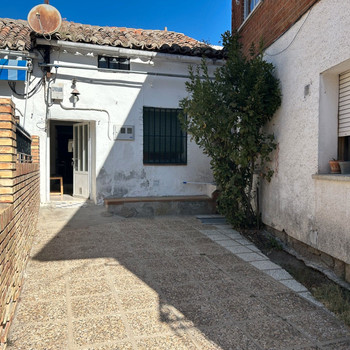 Gelegenheit zum Erwerb eines ebenerdigen Hauses mit Innenhof in Navas del Rey