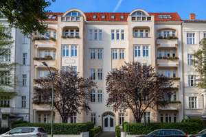 Repräsentative Altbauwohnung nahe KaDeWe – ruhige Seitenflügellage in Berlin-Schöneberg