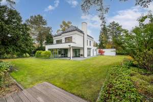 AIGNER - Exklusive Villa in München - Pullach: Ihr Traumhaus auf großzügigem Eckgrundstück – Die vollständige Adresse der Immobilie erhältst du vom Anbieter., 82049 Pullach im Isartal – Vorschaubild 1