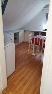 Schöne, ruhige voll möblierte Dachgeschosswohnung– 40 m², 2 Zimmer +Küche+Bad– sofort bezugsbereit