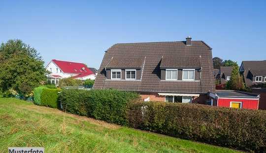 Bild von 2-Familienhaus mit Garage in familienfreundlicher Wohnlage - provisionsfrei