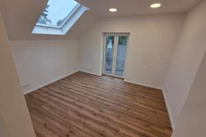 Exklusive, hochwertig sanierte 3-Zimmer-Dachgeschosswohnung mit 2 Balkonen, Fußbodenheizung – Breddebuschhang 2, 45257 Kupferdreh, Essen – Vorschaubild 9
