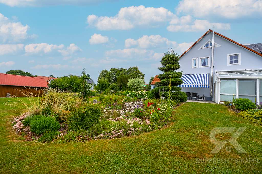 Immobilie in Moosbach - Exklusives Ein- bis Zweifamilienhaus mit Wintergarten & PV Auf Filetgrundstück in begehrter Wohnlage - Bild 4