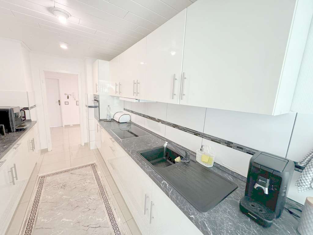 Immobilie in Siegburg - Siegburg-Stallberg: 4-Zimmer-Wohnung – Sonnig & 2 Balkone und Aufzug - Bild 3