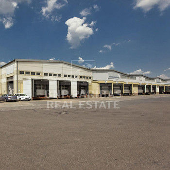 Innerstädtische Lagerhalle mit Rampenandienung