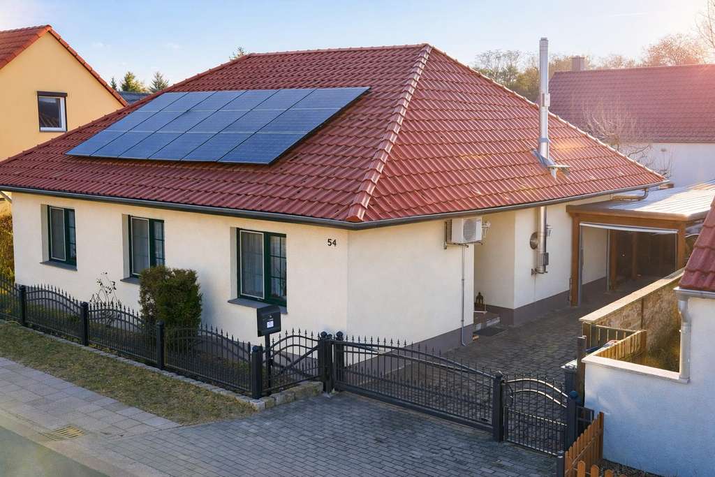 Immobilie in Premnitz - Wohnen nahe der Havel - moderner Bungalow mit Photovoltaik und Wärmepumpe - Bild 1