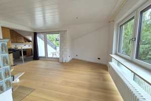 Lichtdurchflutete 4 Zi.-Maisonettewohnung mit Balkon, Kaminofen und Dachstudio mit Panoramablick – Limburg-Weilburg (Kreis) – Vorschaubild 7