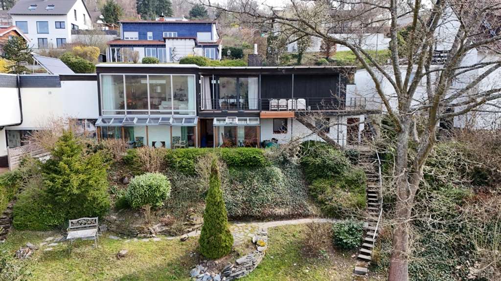 Immobilie in Schlangenbad - Haus in attraktiver Hanglage mit Weitblick und Garten in Schlangenbad-Wambach - Bild 0