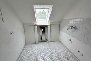 Schöne Dachgeschosswohnung Nähe Innenhafen mit Parkett. – Schlegtendalstraße 5, 47058 Duissern, Duisburg – Vorschaubild 17