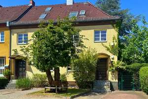 Charmantes zusammengelegtes Reihenmittel- und Endhaus in Berlin-Britz