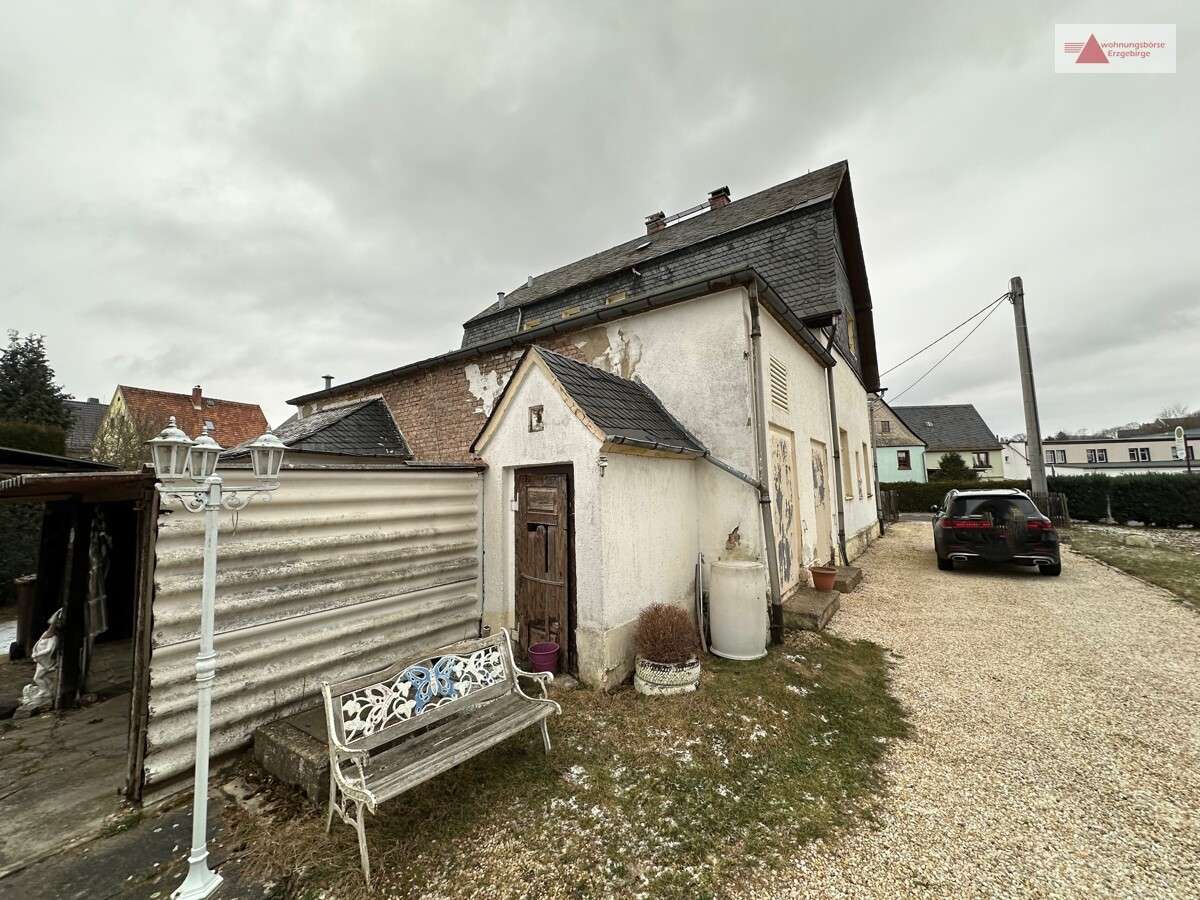 Sanierungsbedürftiges Haus in Wildenfels: 100 m², 1.416 m² Grundstück, Luftschutzkeller & Garagen, Zwickau Kreis – Bild 2