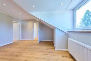 Top sanierte Dachgeschosswohnung in Waldtrudering – Einzugsbereit in begehrter Lage – Die vollständige Adresse der Immobilie erhältst du vom Anbieter., 81825 Gartenstadt Trudering, München – Vorschaubild 3