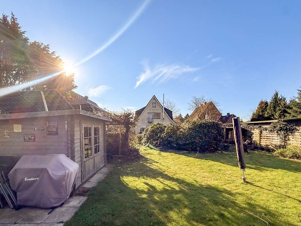 Immobilie in Schiffdorf - Zweifamilienhaus mit großem Grundstück und Garage in Spaden - Bild 2