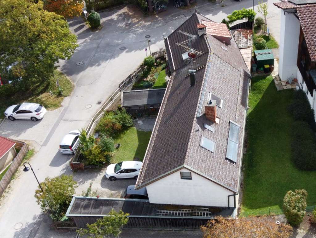 Immobilie in Schäftlarn - Rarität in Hohenschäftlarn: Charmantes Zweifamilienhaus mit S-Bahn-Anschluss & Kamin - Bild 2