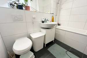 Hell & modern & viel Platz: 3 Zimmer mit Balkon, guter Schnitt, modernes Bad, Gäste-WC, Aufzug – Alteburger Straße 288, 50968 Bayenthal, Köln – Vorschaubild 9