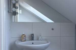 Charmante 2-Zimmer-Wohnung im Dachgeschoss am Dreiecksplatz in Kiel – Koldingstraße 8, 24105 Brunswik, Kiel – Vorschaubild 10