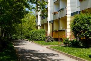Gemütliche 3-Raum-Wohnung mit EBK & Süd-West Balkon in ruhiger, grüner Lage! – Am Bernsdorfer Hang 17, 9126 Bernsdorf, Chemnitz – Vorschaubild 9