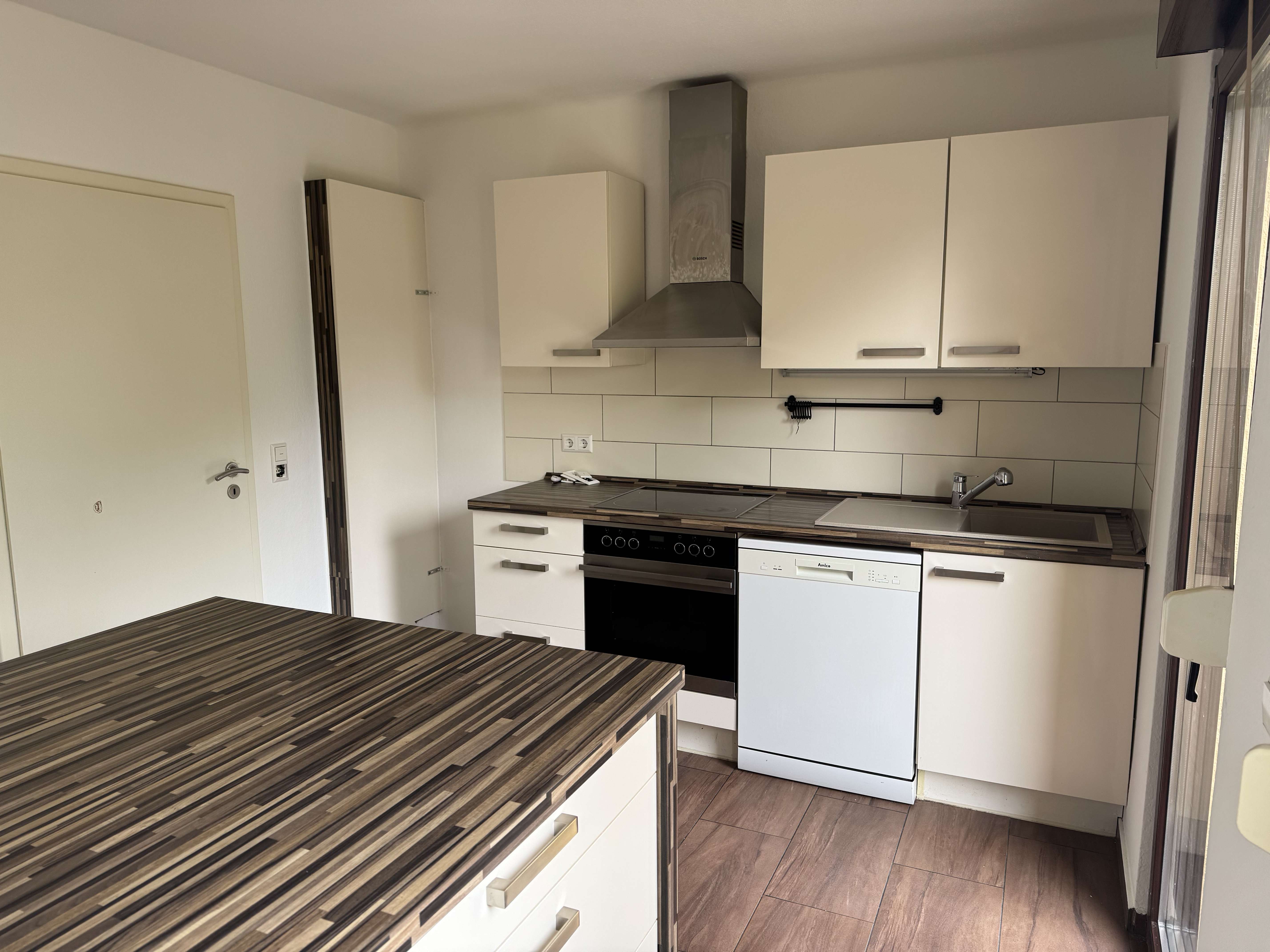 Immobilie in Ebersbach an der Fils - Familientraum mit Stil: Neu renovierte 5-Zimmer Wohnung mit großer Terrasse & morderne EBK  - Bild 14