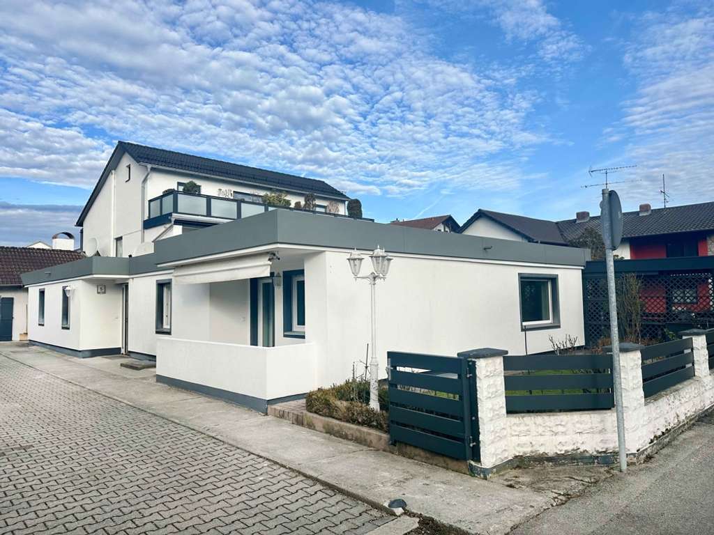 Außergewöhnliche Bungalow-Wohnung! Frisch und umfassend renoviert!