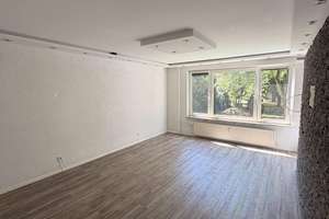 Vollständig renovierte Wohnung mit drei Zimmern sowie Balkon und Einbauküche in Salzgitter – Kurt-Schuhmacher-Ring 23, 38228 Lebenstedt, Salzgitter – Vorschaubild 2