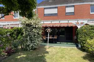 Liebevoll modernisiertes 4 Zi. Mittelreihenhaus mit Garten & neuer Einbauküche in Maschen