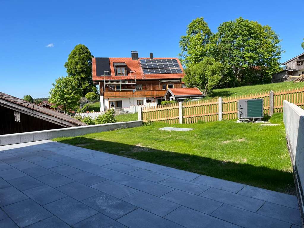 Immobilie in Waakirchen - Neubau Doppelhaushälfte mit Garten & Garage in Waakirchen - Bild 2