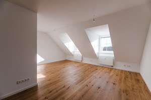 2,5 Zimmer Wohnung 69 qm & 30 qm Nutzfläche, Stellplatz – De-Cuvry-Straße 23, 95488 Eckersdorf – Vorschaubild 2