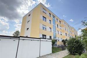 Großzügige 4-Zimmer-Wohnung mit Balkon und Garage in Mitterteich – Die vollständige Adresse der Immobilie erhältst du vom Anbieter., 95666 Mitterteich – Vorschaubild 1