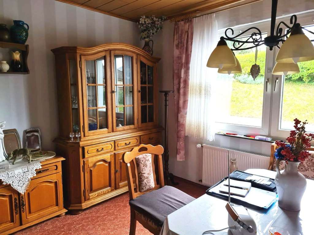 Immobilie in Bad Nauheim - Geräumiges 10-Zimmer Haus in Bad Nauheim mit großem Garten - Bild 3