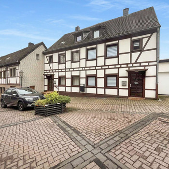 Kapitalanleger aufgepasst – Zwei charmante Doppelhaushälften im modernen Fachwerkstil