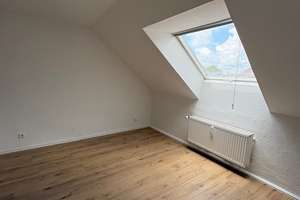 Renovierte 3,5 Zimmer Dachgeschoss Wohnung