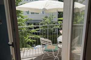 Sonne, Ruhe und Vollausstattung, mit zwei Balkonen und Gemeinschaftsgarten! – Rigaer Straße 17, 10247 Berlin – Vorschaubild 9