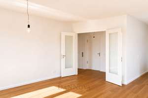 Luxuriöse Penthousewohnung mit Aufzug direkt in die Wohnung und Terrasse mit traumhaftem Parkblick – 60486 Gallus, Frankfurt am Main – Vorschaubild 3