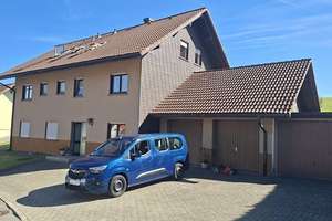Wohnhaus mit drei Wohnungen und Garagen in Schopfheim-Gersbach – Die vollständige Adresse der Immobilie erhältst du vom Anbieter., 79650 Schopfheim – Vorschaubild 1