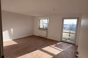 neu renovierte 2-Zi.-Whg. mit Balkon *  ruhige Lage * 52 m² – Feselenstr. 34, 85053 Südost, Ingolstadt – Vorschaubild 2