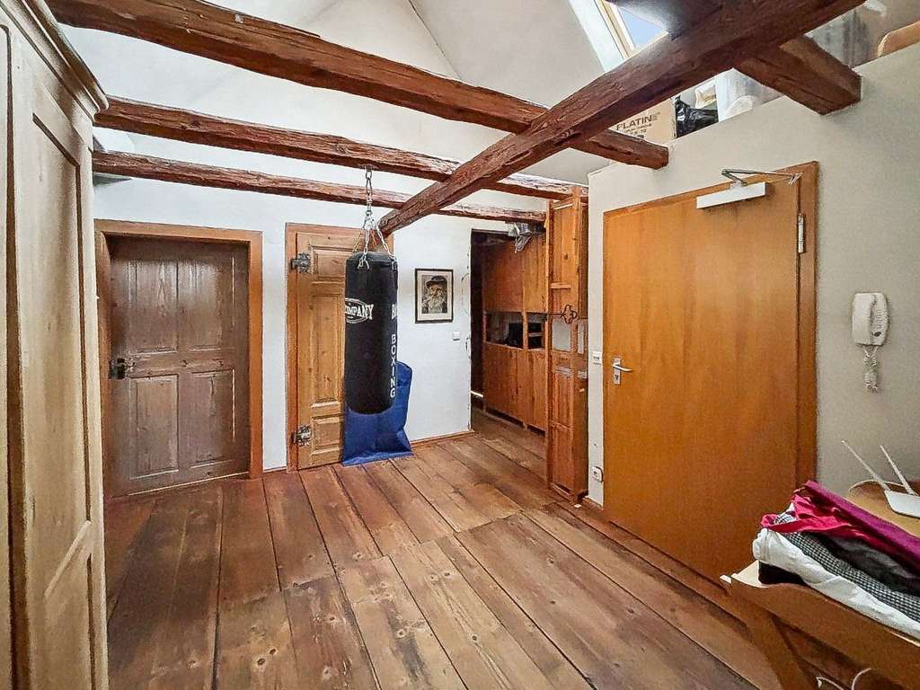 Immobilie in Weimar - Denkmalschutz - Vermietete 4‑Zimmer‑Wohnung im historischen Hummelhaus im Weimar - Bild 3