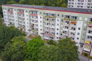 Mit Einbauküche und vom Südbalkon Top-Aussicht ins Erzgebirge! – Marie-Tilch-Straße 23, 9123 Hutholz, Chemnitz – Vorschaubild 9