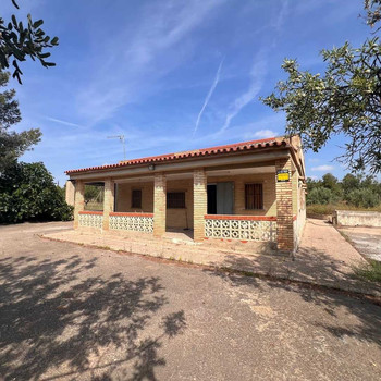CHALET MIT GROßEM GRUNDSTÜCK IN LES MALLAIES