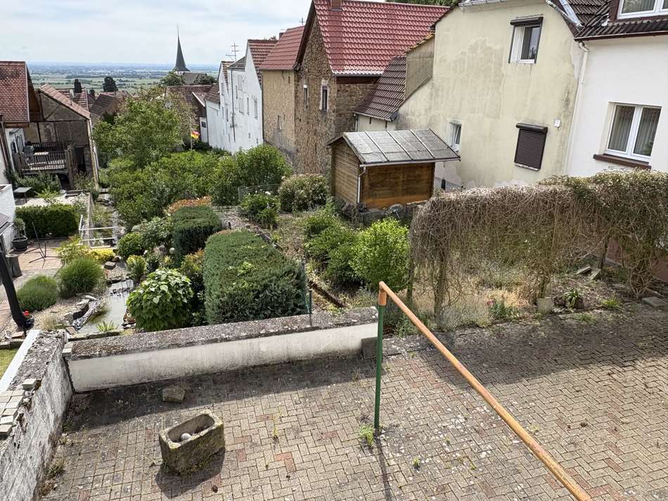 Blick Balkon EG auf Garten
