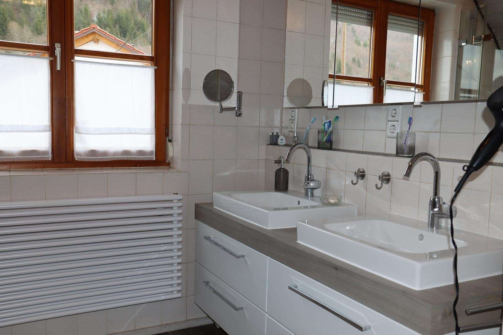 Immobilie in Reichenbach am Heuberg - Einfamilienhaus freist. (teilmodern.) mit Einliegerw., Doppelgarage (Maklerprovisionsfrei) - Bild 9